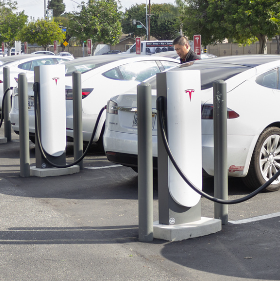 Transportwesen & E-Mobilität & Infrastruktur für Elektrofahrzeuge